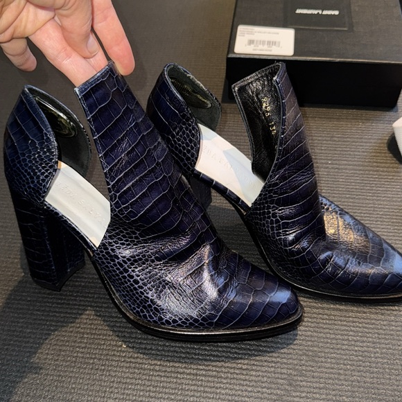 Freda Salvador Blue Crocodile Heels 8.5 (39) - Picture 1 of 7